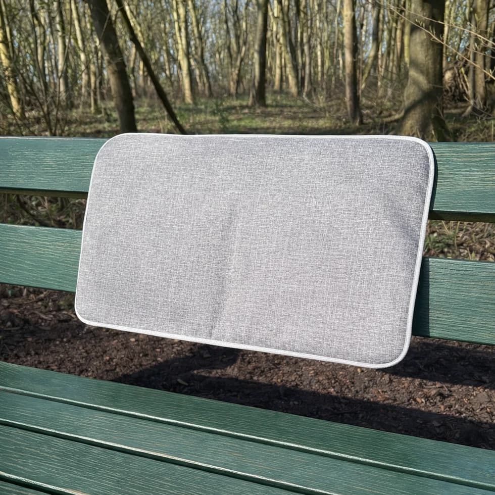 Warmpi Heatpad outdoor on a bench